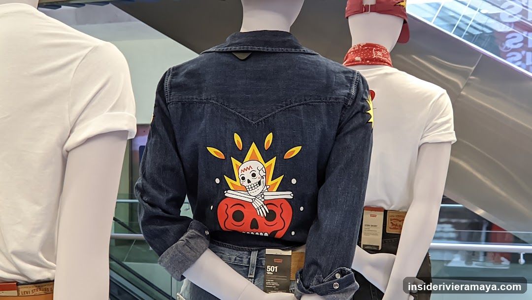 Mannequins in Retail Display