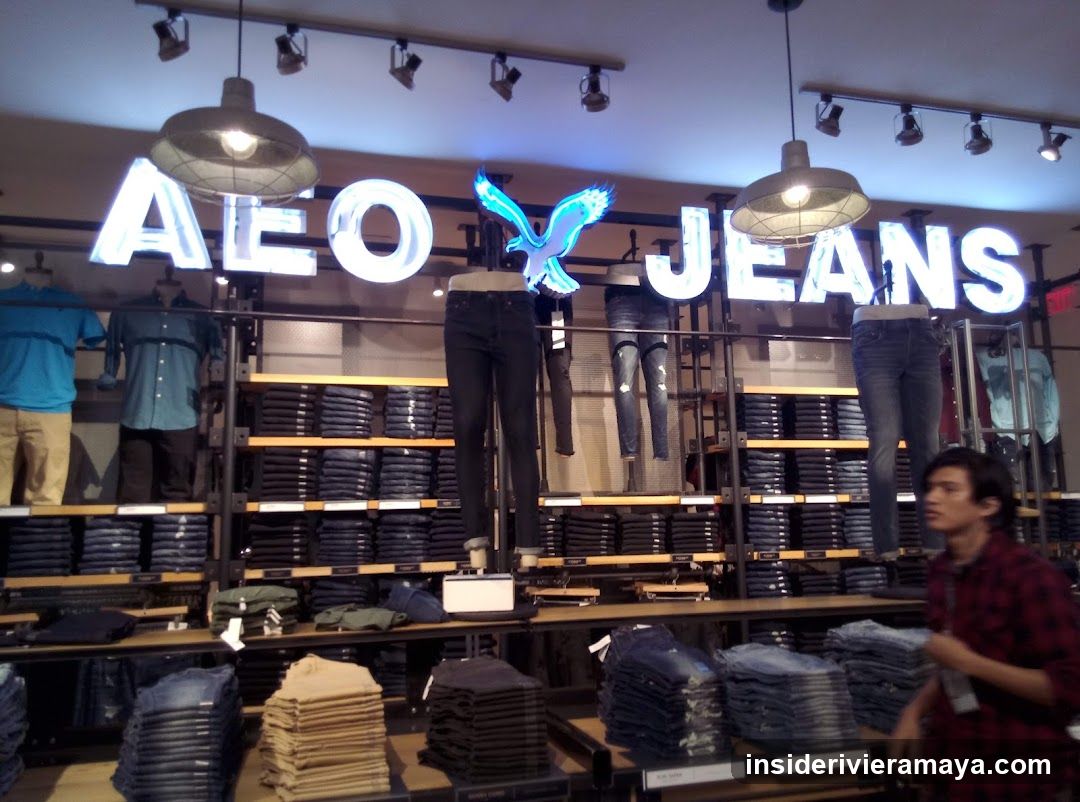 AEO Jeans Store Interior