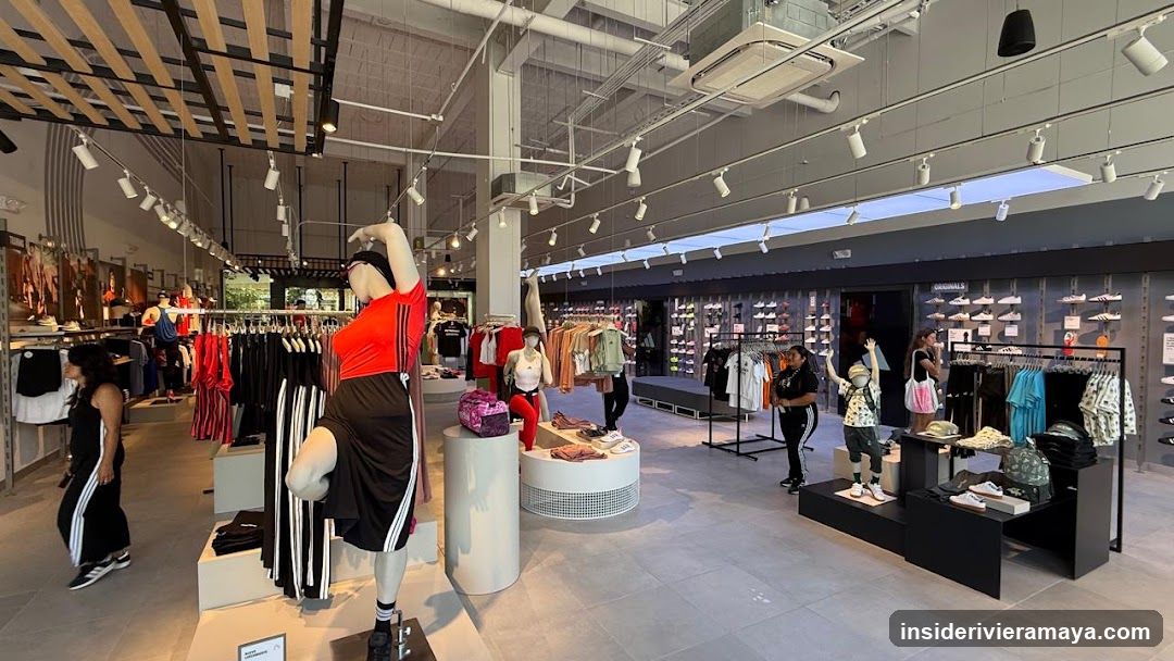 Adidas Paseo del Carmen Store