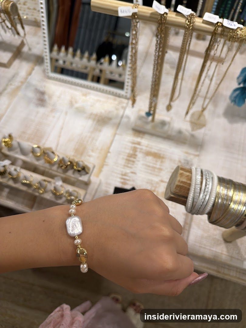 Jewelry Display and Try-On