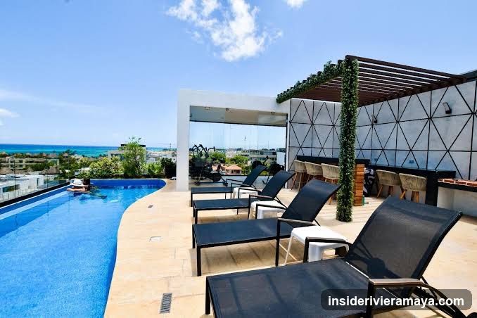 Luxury Rooftop Pool and Lounge