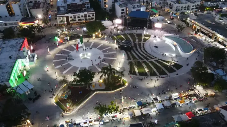 Plaza 28 de Julio in Playa del Carmen during Fiestas Patrias celebrations