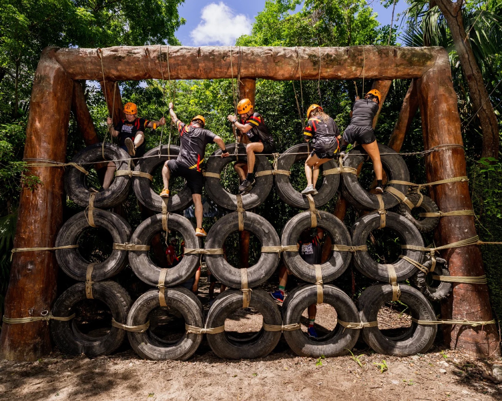 Público en la meta de Xplor Bravest Race, Riviera Maya